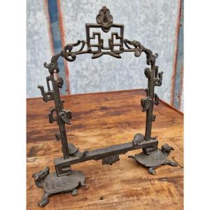 Watch Holder Or Japanese Gong In Patinated Bronze Decor Of Rat, Snail And Turtles