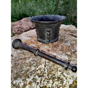 Beautiful Bronze Mortar And Pestle, Apothecary, Work From Le Puy, Dark Patina, 17thc Or 1700