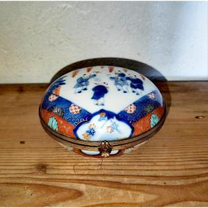 Pretty Porcelain Covered Box, Arita, Imari Decor, Children And Wisteria, Japan Meiji 19th Century.