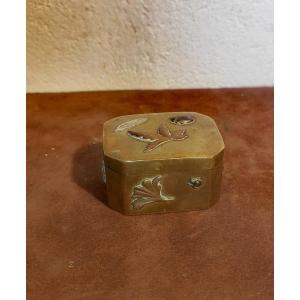 Pretty Little Pill Box Or Snuff Box, Brass And Multi Materials Patterns, Japan Meiji 1900