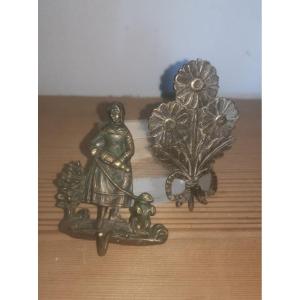 Set Of 2 Miniature Hooks, Brass, 19th Century, Bear Trainer