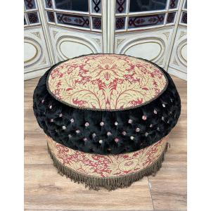 Napoleon III Pouf In Black Padded Velvet Fabric - Nineteenth