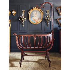 19th Century Cradle In Finely Carved Mahogany - Beautiful Quality
