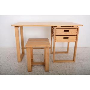 Bureau et son tabouret datant des années 70.