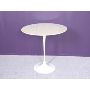 Pedestal Table By Eero Saarinen Knoll Edition.