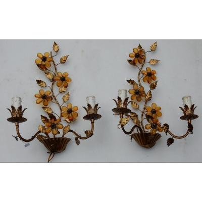 1970 ′ Pair Of Golden Metal Sconces Decorated With Flowers And Leaves Style Maison Baguès
