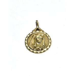 Champagne Gold Medal Of The Virgin