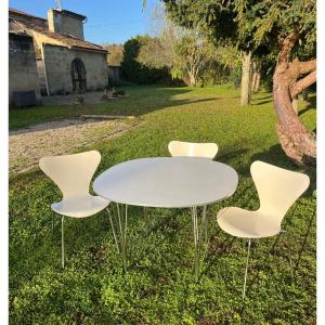 Fritz Hansen White Table And 3 Chairs Set