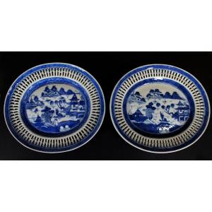 A Pair Of Antique Chinese Oval Exportware Porcelain Dishes , Nanking, 1790 - 1810.