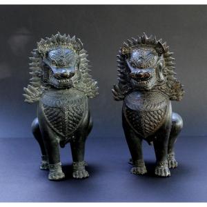 Pair Of Antique Thai Bronze Lions Buddhist Temple Guardians Thailand 