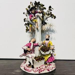 Porcelain Group, Picking Cherries,  Vieux Paris, End Of XVIII .