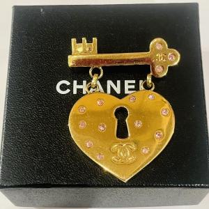 Chanel, Heart Brooch
