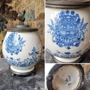 Covered Pot With The Coat Of Arms Of The Marquise De Pompadour, Moustiers Earthenware By Samson, 18th Century Style