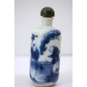 Chinese Porcelain Snuff Bottle With Two Chinese Characters, Country Scene Ref1121 