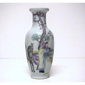 Chinese Porcelain Vase From The Republic Of China Era,