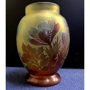 E. Gallé - Vase In Multilayer Glass Cleared With Acid With Crocus Decor - XX Ith -