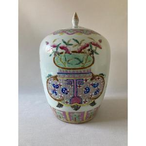 China Porcelain Covered Vase