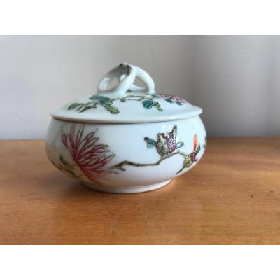 Chine - Bonbonnière En Porcelaine