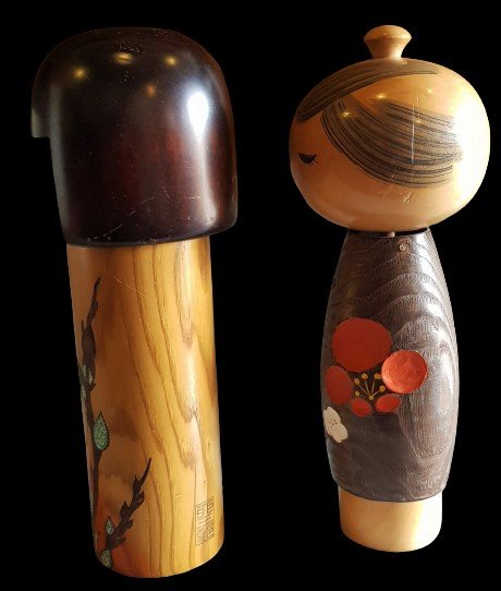 Due grandi kokeshi bambole di legno dipinto opera di artisti giapponesi del XXs-photo-2