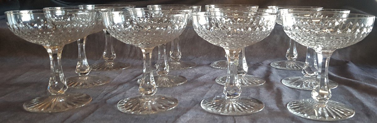 Set di 12 coppe da champagne in cristallo antico Baccarat Modello a squame  smussate