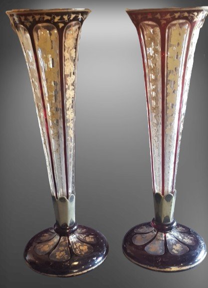 coppia di grandi vasi antichi epoca Napoleone III in cristallo di Boemia con decoro rosso e oro
