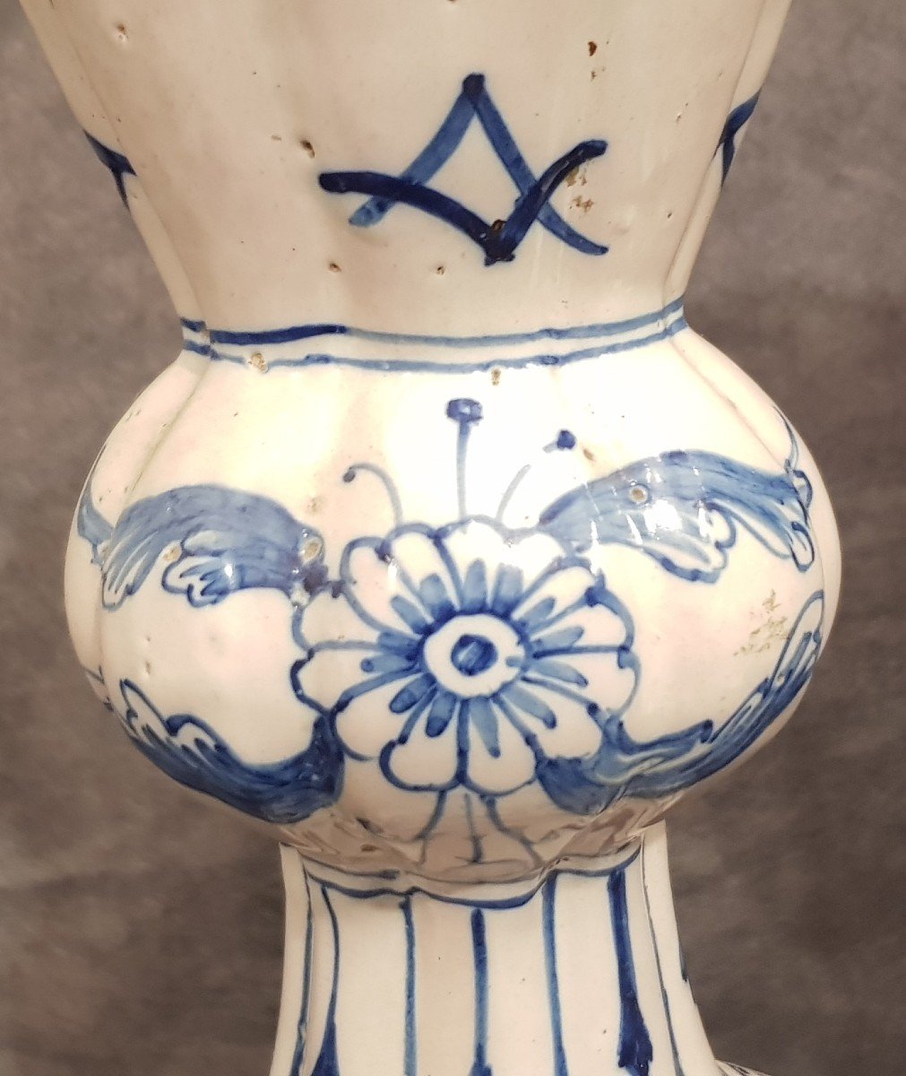 Antico vaso  in ceramica Knobble  dipinto a mano in blu Paesi Bassi Delft-photo-2