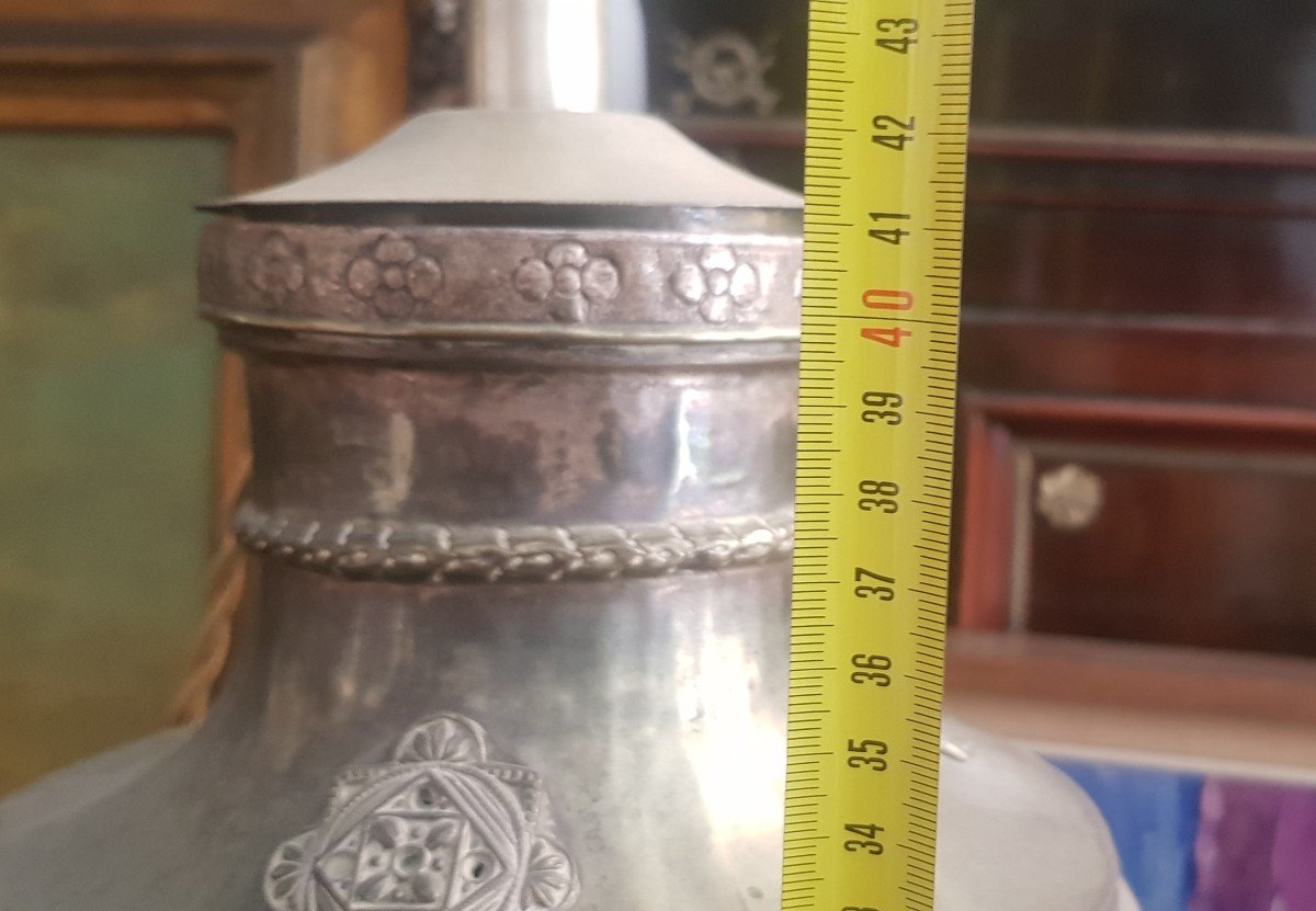  lampada da tavolo antica  in metallo sbalzato e argentato, stemma cardinalizio -photo-2