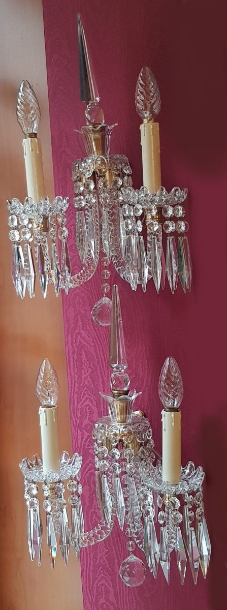 Coppia di applique  antiche con puntale 2 braccia guarnite con pendenti in cristallo di Boemia