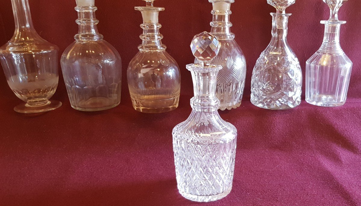 Bottiglia antica in cristallo di Boemia molato a mano