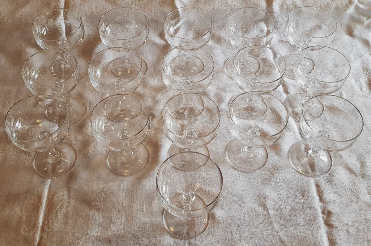 serie di 16 antiche coppe da champagne in cristallo inciso-photo-3