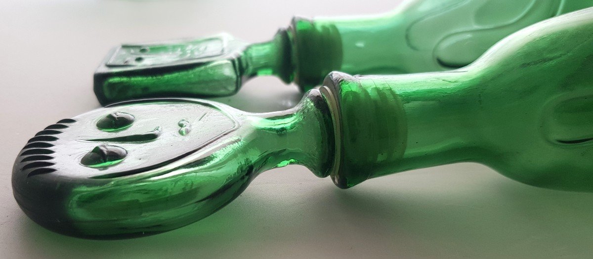 coppia di bottigliette antropomorfe di Neiman Marcus nello stile di Erik Hoglund per Kosta Boda-photo-4