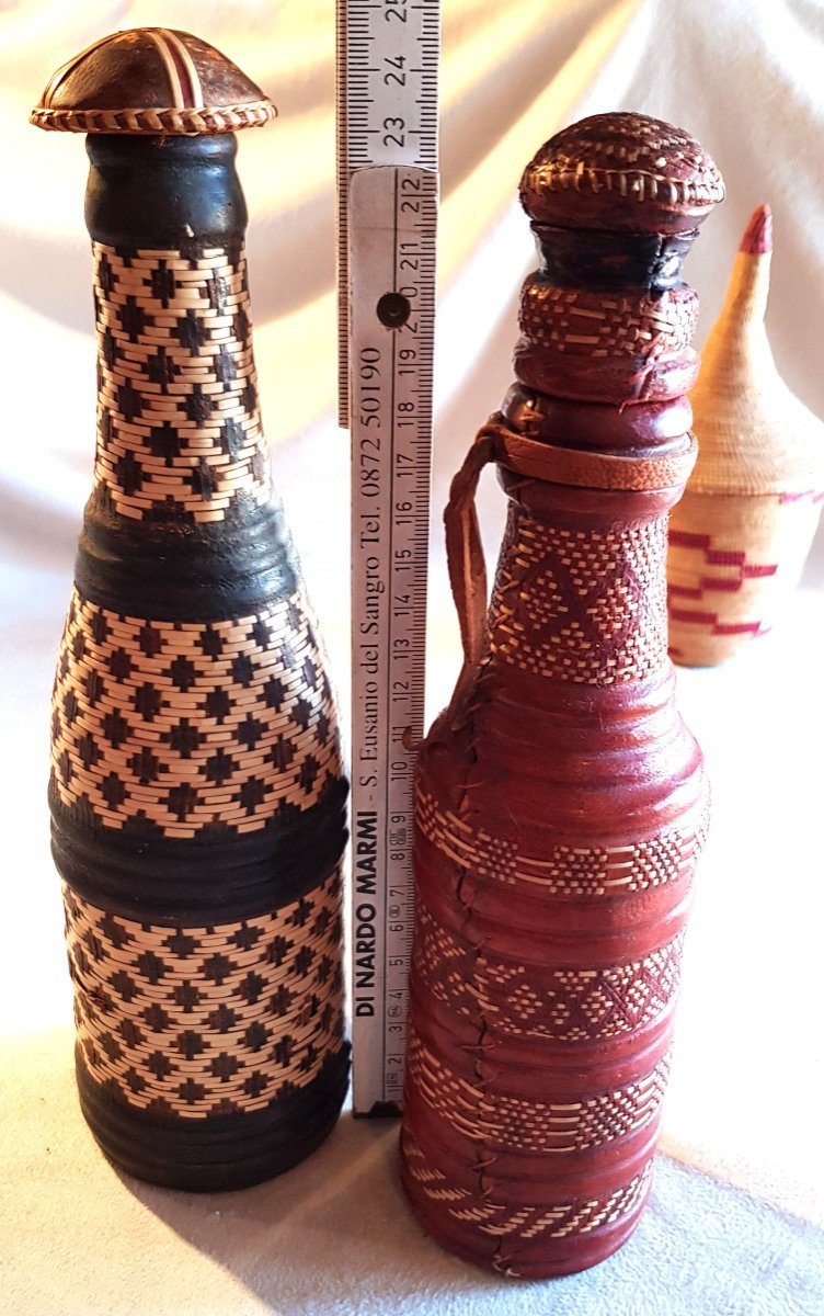 Lotto  di due bottiglie  antiche rivestite in pelle intrecciata-photo-8