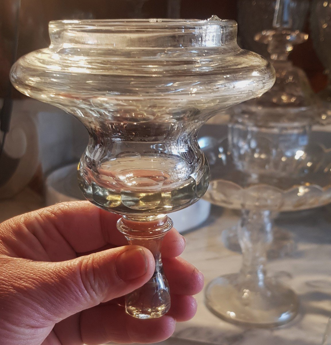 Coppia di antichi vasi con coperchio in cristallo-photo-2