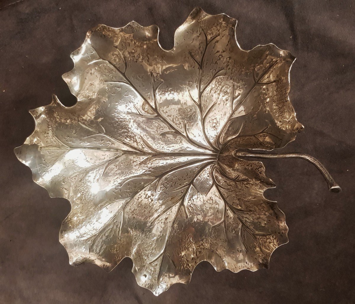 ciotola in argento a forma di foglia di platano Gianmaria Buccellati