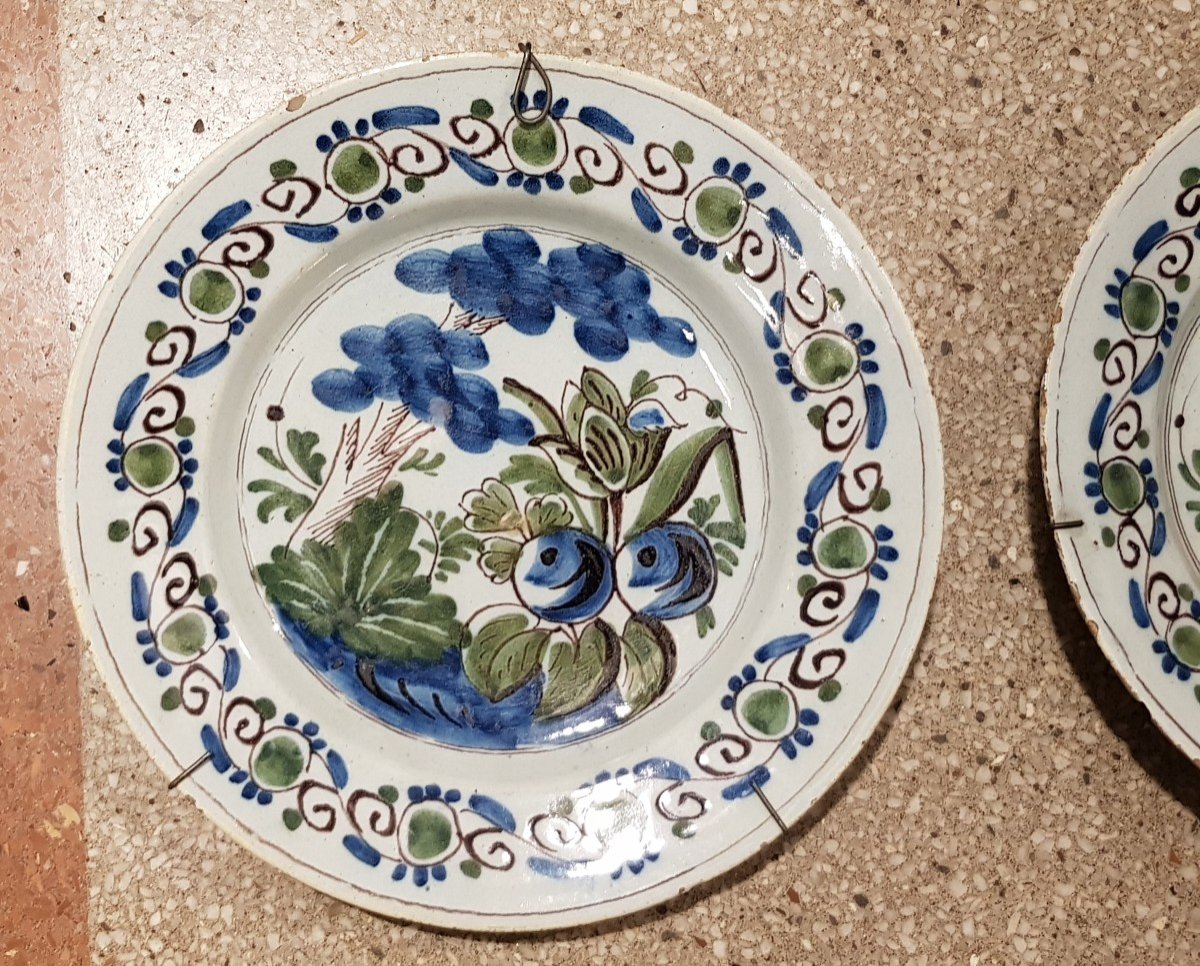 Coppia di antichi piatti in  maiolica  di Delft, Paesi Bassi, XVIII secolo-photo-4