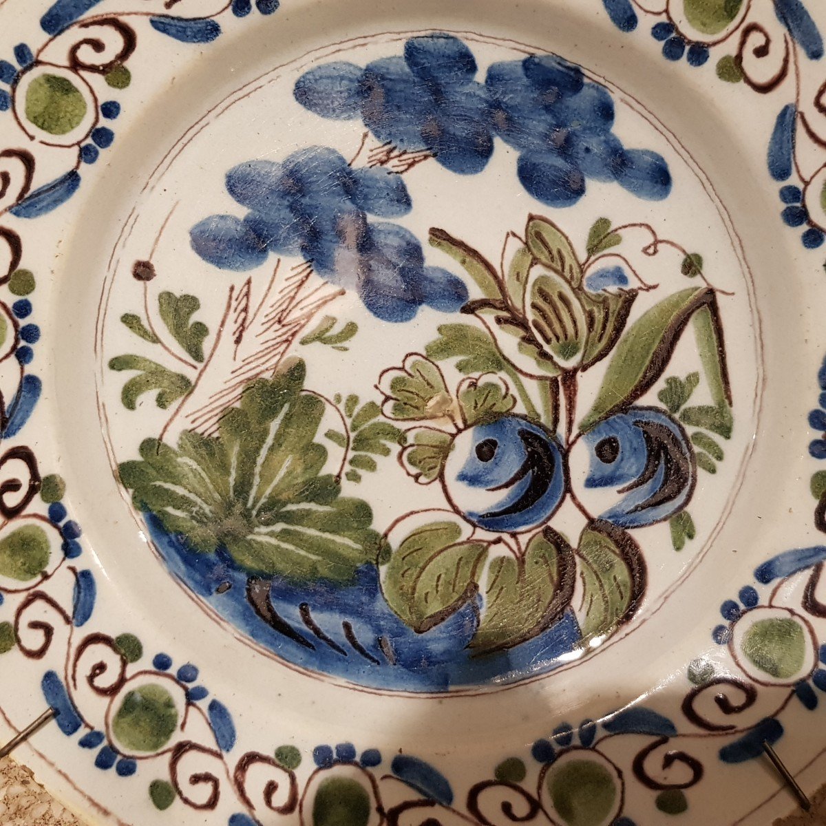 Coppia di antichi piatti in  maiolica  di Delft, Paesi Bassi, XVIII secolo-photo-2