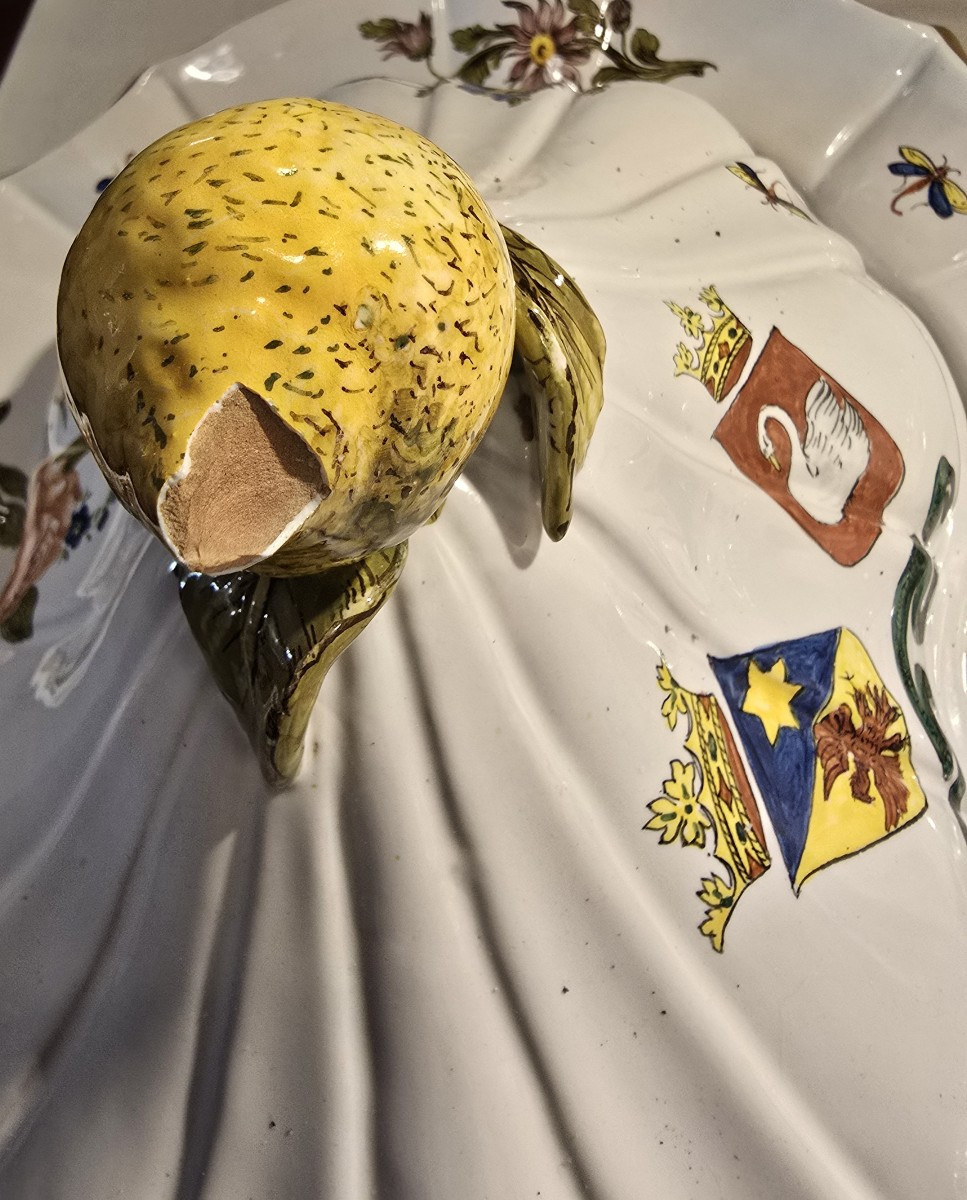 Antico piatto da portata in maiolica di Nove con stemmi nuziali di Juvalt Parravicini-photo-8