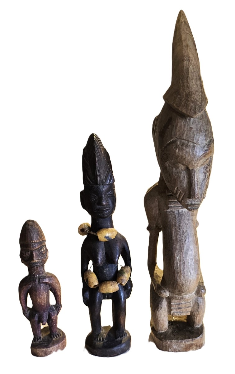 Lotto di tre antiche sculture africane in legno