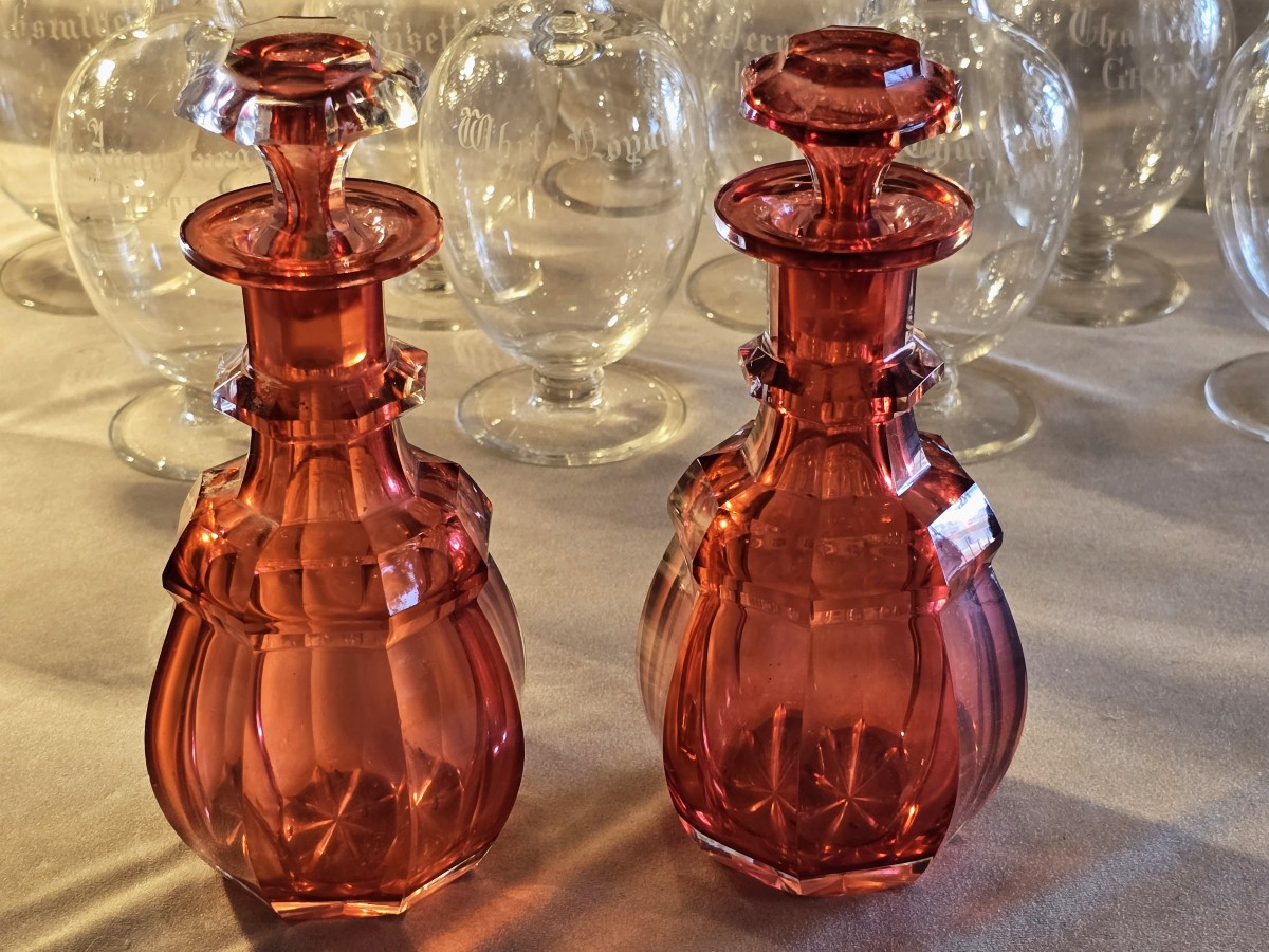 Coppia di antiche piccole bottiglie da liquore in cristallo Biedermeier