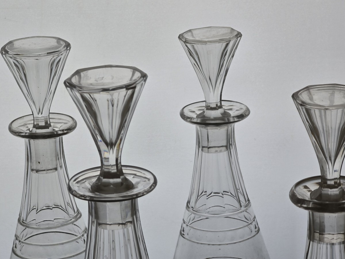 Serie di 9 antiche cbottiglie decanter in cristallo Baccarat, modello 8732 Empire-photo-3