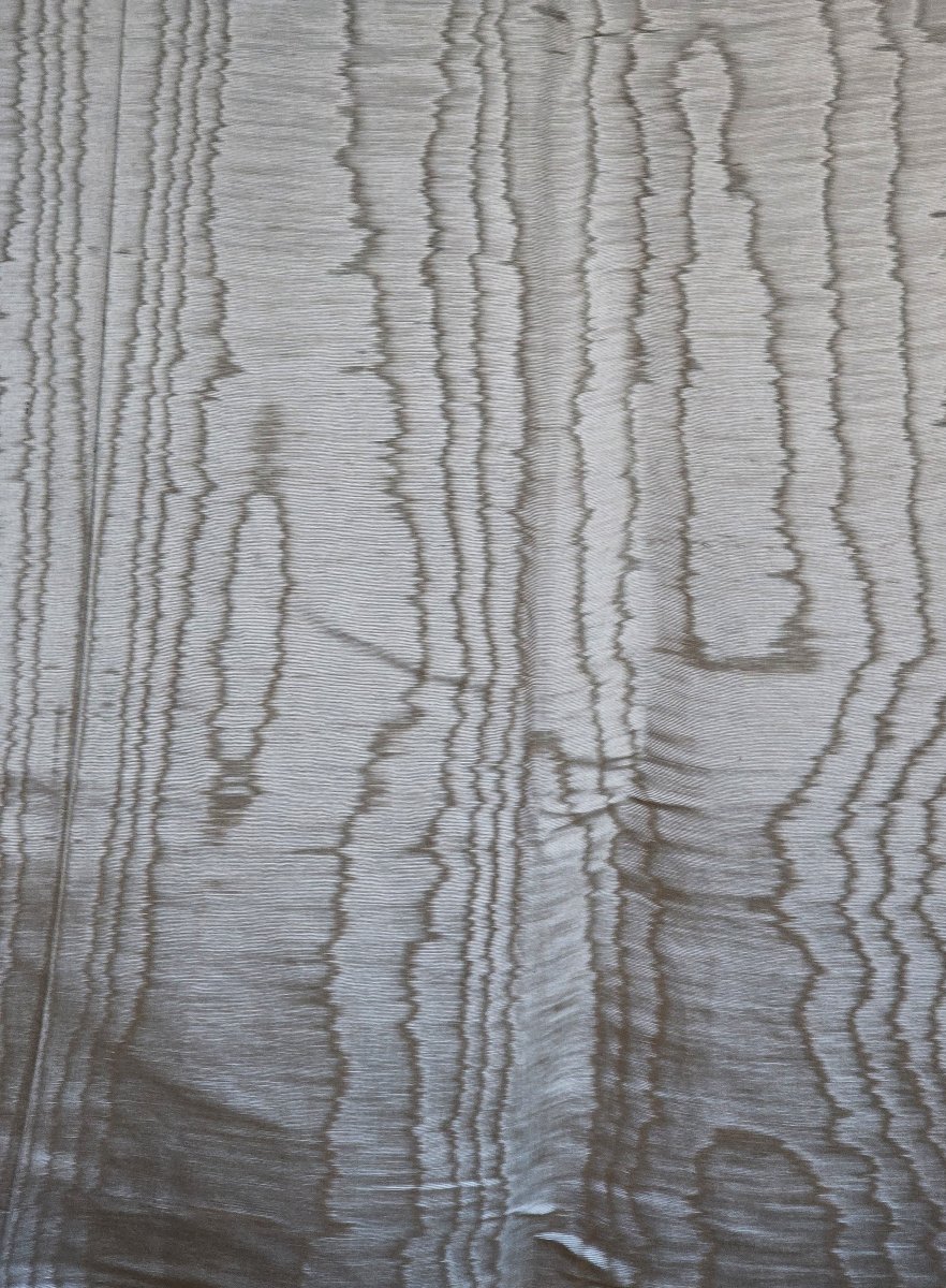 Coppia di antichi copriletti in tessuto moiré e pizzo 170 x 255 cm.-photo-2