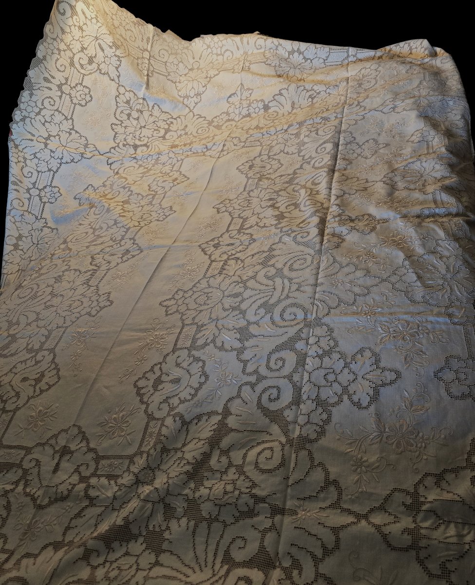 Antica tovaglia da cerimonia e 6 tovaglioli ricamati a mano  255x165 cm.-photo-2