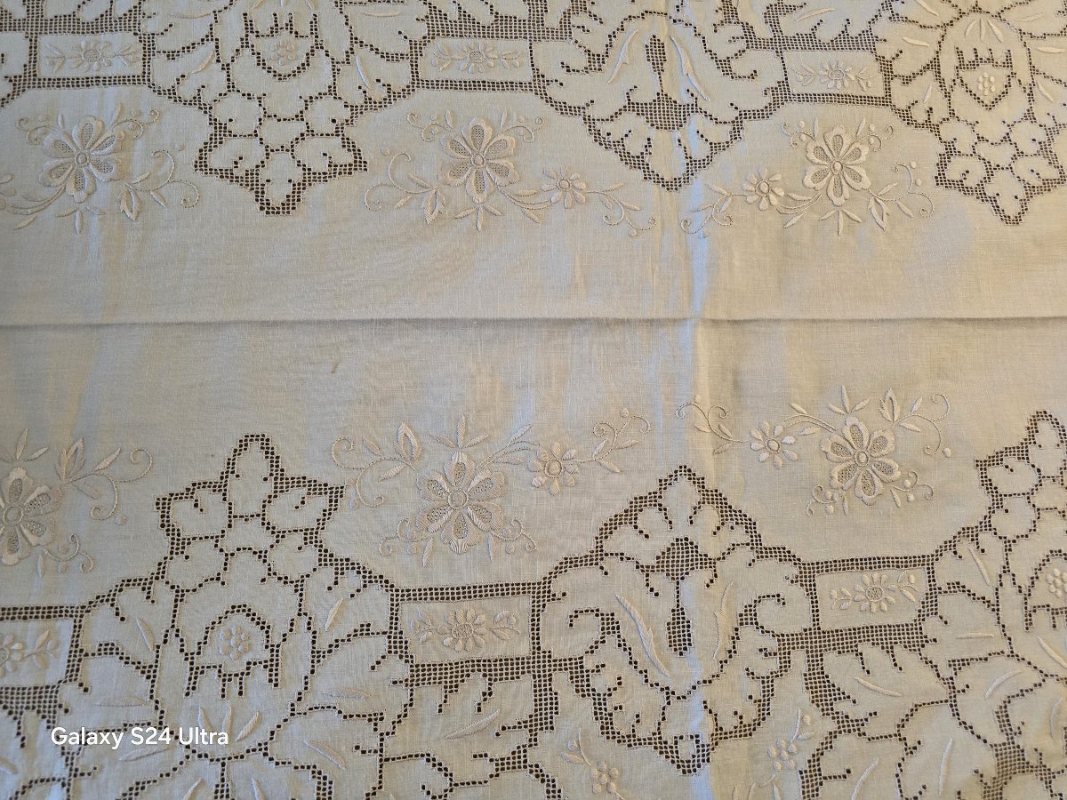 Antica tovaglia da cerimonia e 6 tovaglioli ricamati a mano  255x165 cm.-photo-3
