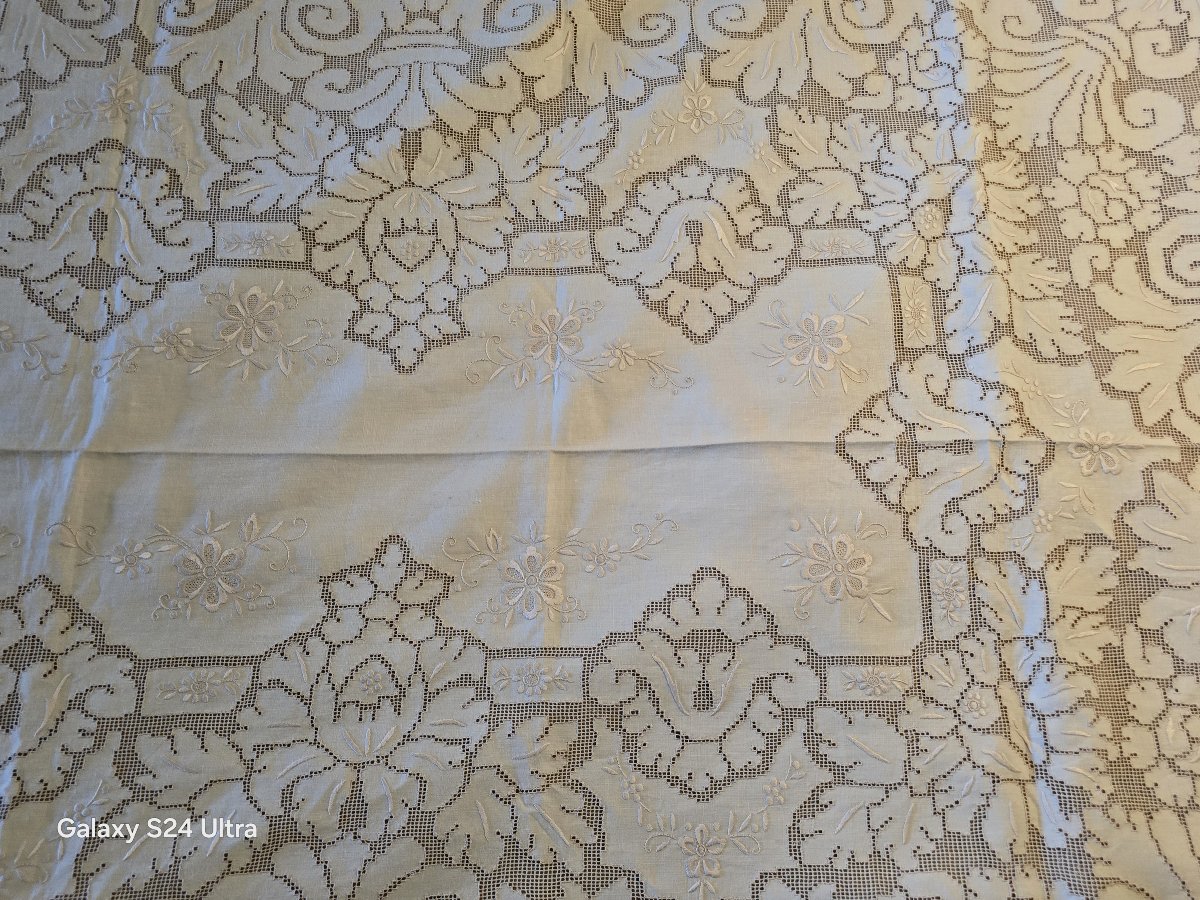 Antica tovaglia da cerimonia e 6 tovaglioli ricamati a mano  255x165 cm.-photo-5