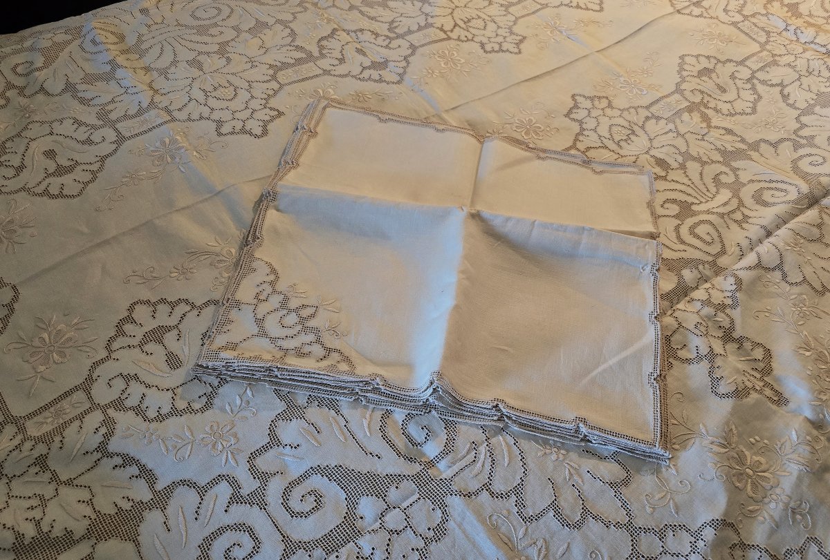 Antica tovaglia da cerimonia e 6 tovaglioli ricamati a mano  255x165 cm.-photo-7