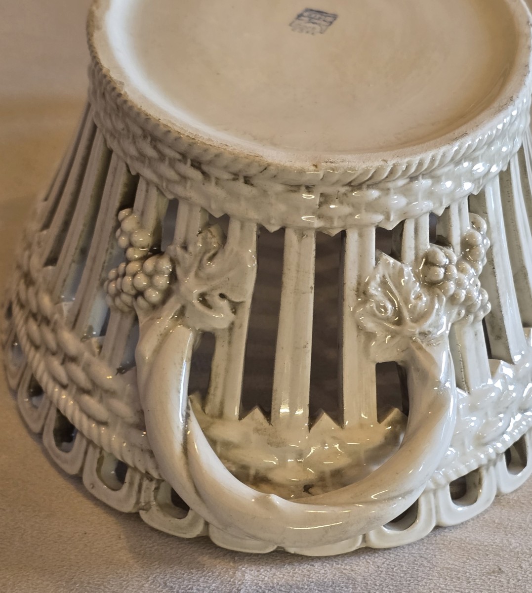 Antico centrotavola in maiolica traforata italiana-photo-4