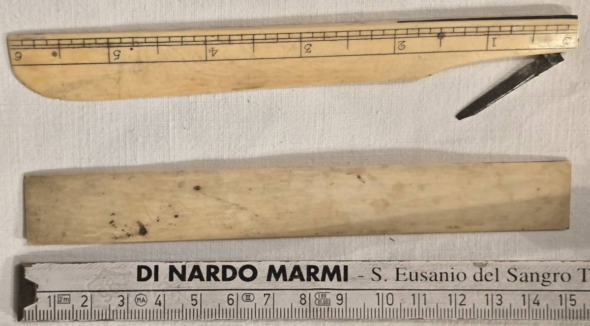 Due antichi strumenti di misura in avorio del XVIII secolo-photo-1