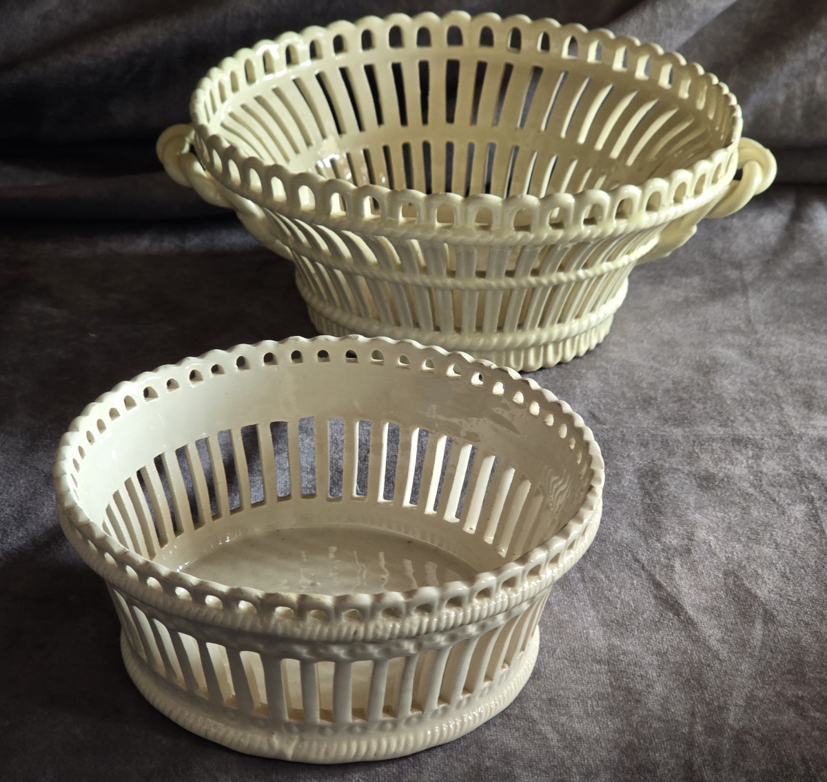 due antichi cestini in ceramica traforata di Bassano