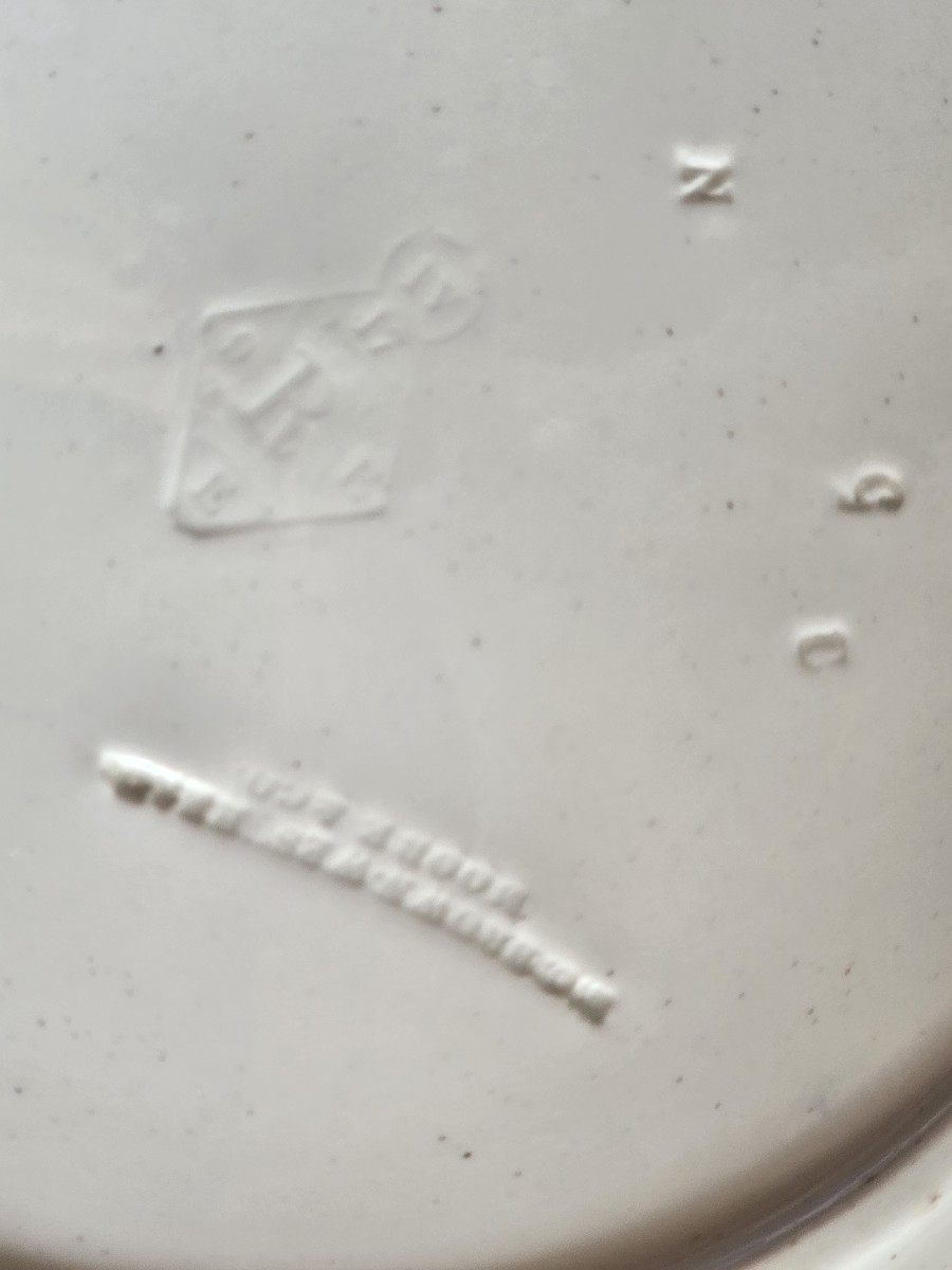 Antico piatto porcellana M. Chanut con monogramma e corona-photo-1