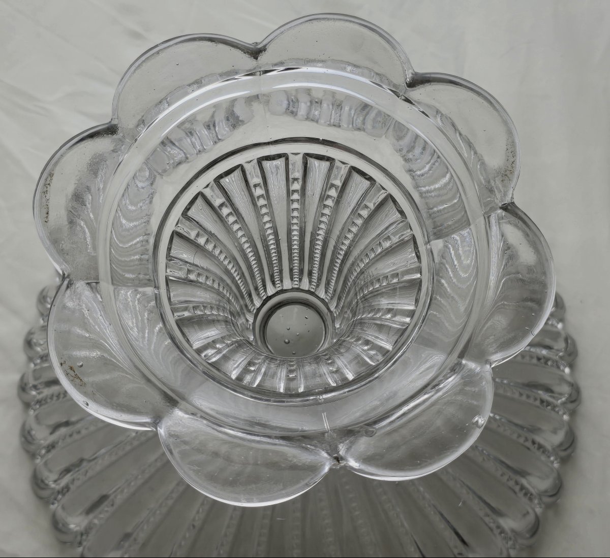 Antica alzatina in vetro stampato Baccarat 24 cm di diametro-photo-1